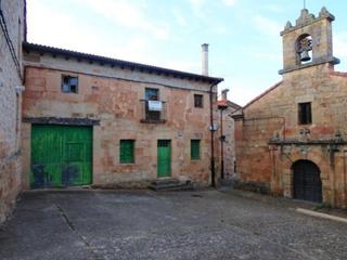 Maison  De la iglesia. Casa para rehabilitar con tejado reformado en moncalvillo