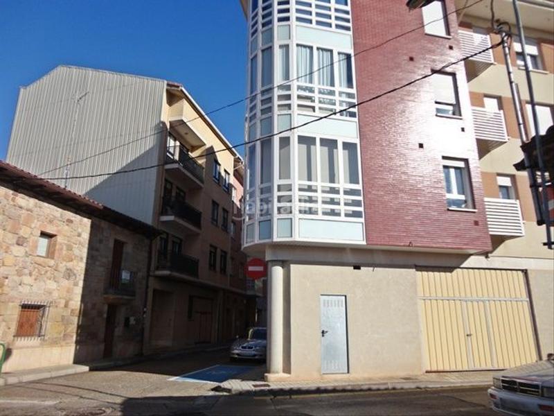 Foto 3c5a88f1-63b9-4853-bcb4-e6e9478add36. Piso  con ascensor para entrar a vivir - burgos en Salas de los Infantes