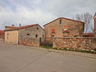 Casa  Fuente. Conjunto de dos casas con terreno en barbadillo del mercado  bur