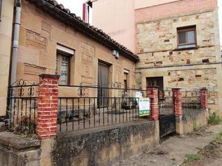 Maison à San martín 67. Vivienda en una planta con almacen en vilviestre del pinar  burg