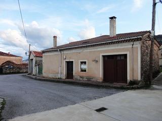 Casa a Comercio 14. Casa con jardin y garaje en barbadillo del mercado  burgos