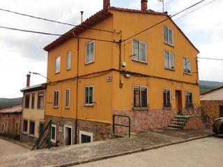 Maison à Alta del cerro 10. Casa en quintanar de la sierra  burgos