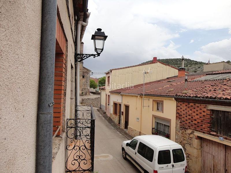 Foto b2fc2c83-f3da-42bb-a51d-bc84a7410f06. Casa en iglesia 14 casa de pueblo con jardín y garaje en espejon soria en Espejón
