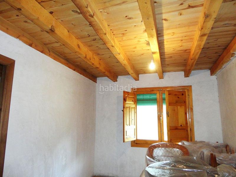 Foto d2c2519b-8f74-48f1-8803-7a4f45033ce6. Casa en iglesia 14 casa de pueblo con jardín y garaje en espejon soria en Espejón