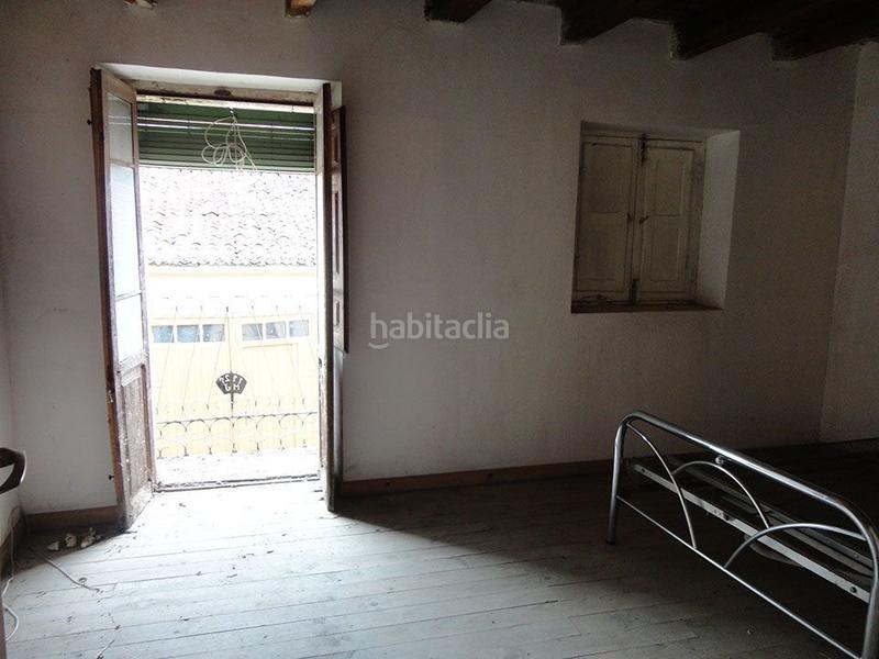 Foto f6abd5bd-e6a4-4000-b047-5f3eb6e1d49e. Casa en iglesia 14 casa de pueblo con jardín y garaje en espejon soria en Espejón