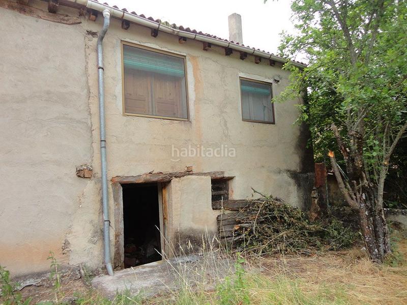 Foto feba6776-0215-4b2c-9818-38e4de95751d. Casa en iglesia 14 casa de pueblo con jardín y garaje en espejon soria en Espejón
