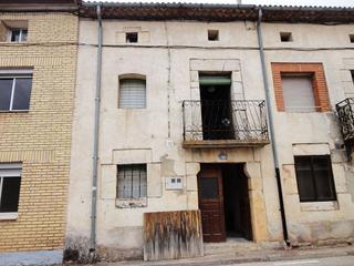 Casa en Iglesia 14. Casa de pueblo con jardn y garaje en espejon  soria