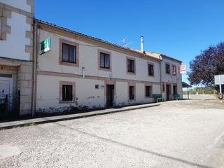 Masia a Royo a salas 12. Bar y casa en regumiel de la sierra  burgos