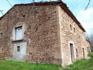 Casa  La fuente 33. Casona para reformar en castrovido  burgos