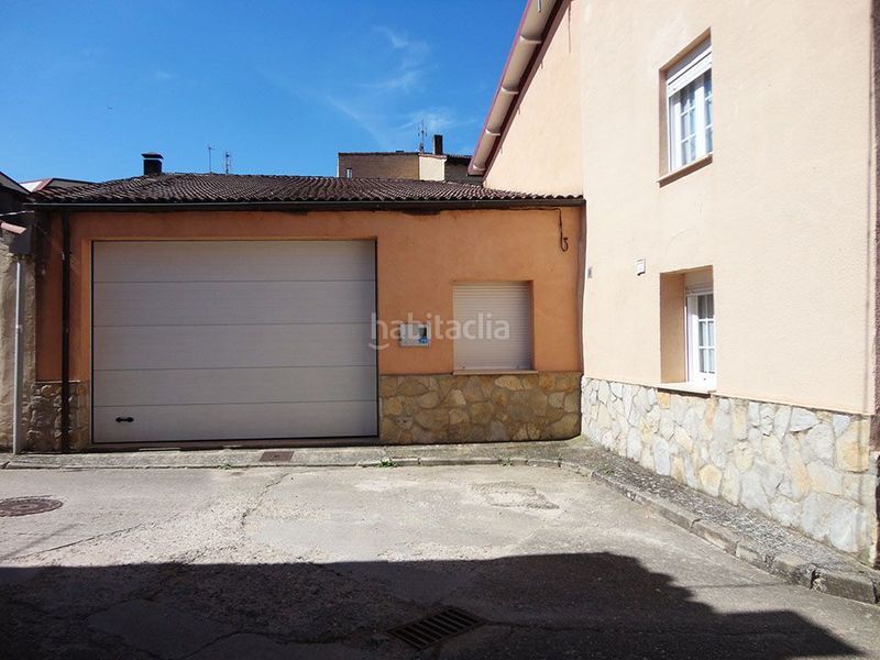 Foto a27b48eb-9903-4b31-b972-629454040752. Casa adossada a huertas 10 a Espejón