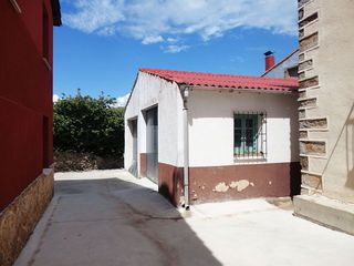 Parking voiture à Mayor 25. Almacen  garaje en quintanilla de urrilla  burgos