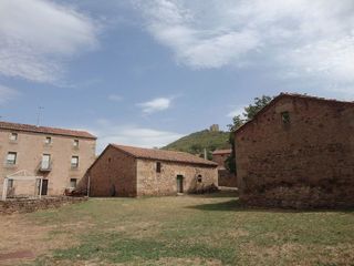 Maison à Salas de los Infantes. Conjunto de edificios con jardin en castrovido  burgos