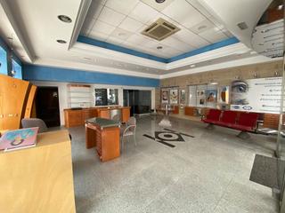 Location Local commercial à A Milagrosa. Oportunidad única de alquiler de local comercial en plena avenid