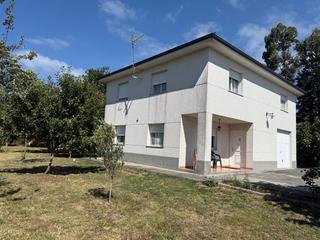 Casa en Begonte. Se vende casa con gran parcela en begonte