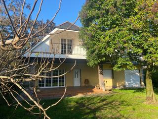 House in Parroquias del Este. Oportunidad en urbanización a campiña  casa con gran finca y exc