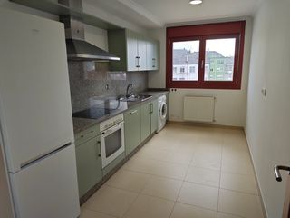Location Appartement à A Milagrosa. Se alquila piso en calle menorca  lugo