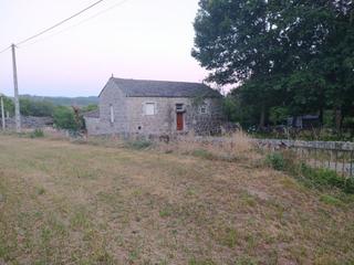 Haus en Corgo (O). Se vende casa de piedra tradicional gallega con finca 2.700m2 en