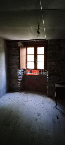 Foto bd4e84de-fb27-4bdf-9e4d-e4ff4f420b0b. Casa amb calefacció aparcament a Baleira