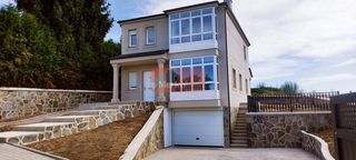 Chalet in Parroquias del Este. Se venden chalets independientes de obra nueva  y con finca cerr