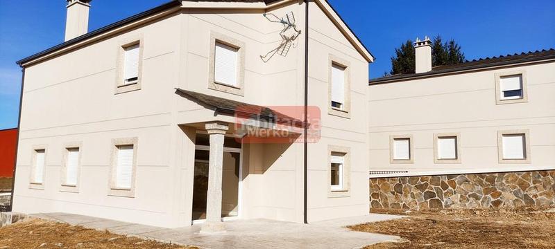 Foto 3c3a5d73-e528-42e8-976b-97363e763f68. Chalet con riscaldamento in Parroquias del Este Lugo