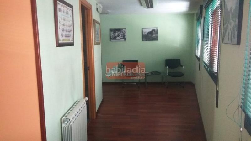 Foto f8c7e29d-4a6a-48e0-9d0f-18c305415140. Oficina se vende entreplanta acondicionada cerca del centro en Lugo