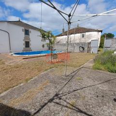 Bauernhof en Parroquias del Este. Se vende  finca cerrada con un alpendre con piscina a escasos me