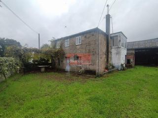 Casa a Sarria. Se vende casa de piedra para rehabilitar con finca cerrada en cé