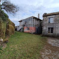Casa a Parroquias del Este. Se vende casa para entrar a vivir y casa típica gallega cerca de