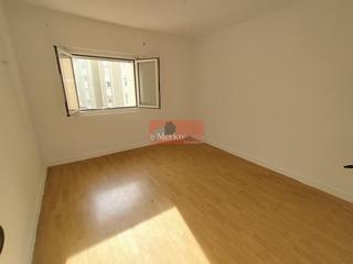 Apartament a Sagrado Corazón - As Gándaras. Oportunidad única para inversores se vende apartamento para refo