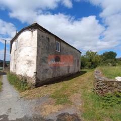 Haus en Parroquias del Oeste. Se vende casa de piedra  con finca en meilan con 2.000 m2 finca!