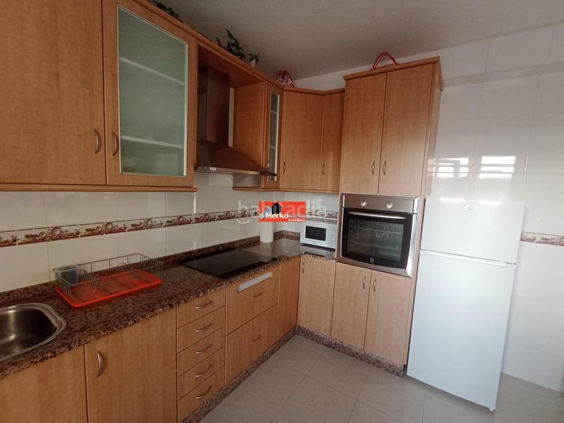 Foto af2750a4-2fe2-48ff-9fa8-b6cfe085a425. Alquiler apartamento se alquila apartamento en la zona residencial de abella, en Lugo