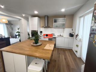 Flat in A Milagrosa. Se vende excelente piso reformado y luminoso a escasos metros de