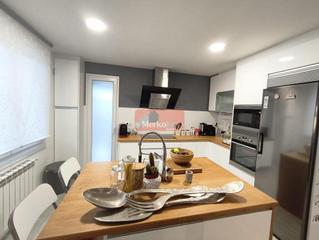 Towny house in Parroquias del Este. Se vende chalet adosado en urbanización reformado y luminoso