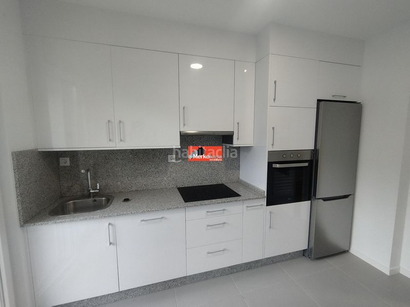 Foto f394b317-4239-4da9-9d13-94e479107ab4. Rent flat with parking in Recatelo - O Carme Lugo