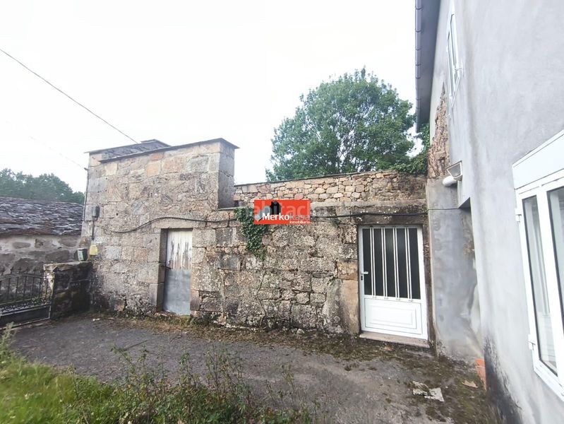 Foto 8753f8b3-4b35-4238-bfe7-f6c9a718f88b. Masia amb aparcament a Corgo (O)