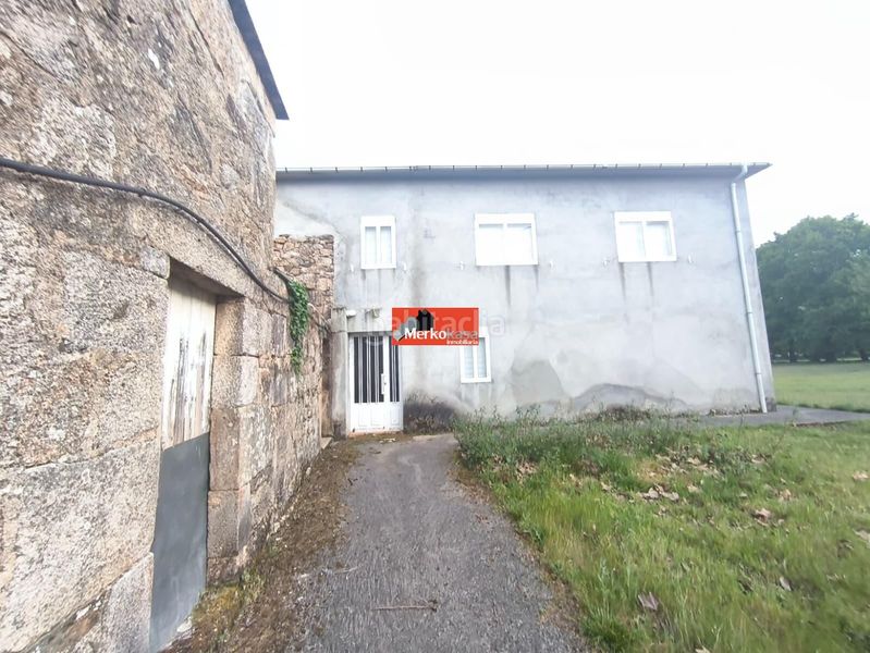 Foto b8779b32-6d69-40aa-a008-2767df133af7. Masia amb aparcament a Corgo (O)