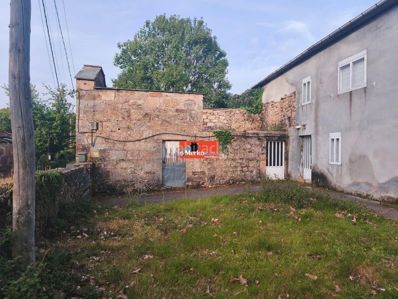 Foto f677c817-b0c8-4ffc-912e-0da37c46ac3c. Masia amb aparcament a Corgo (O)