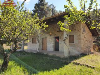Casa a Monroyo. Finca rústica de cultivo y pinar con masía en monroyo con encant