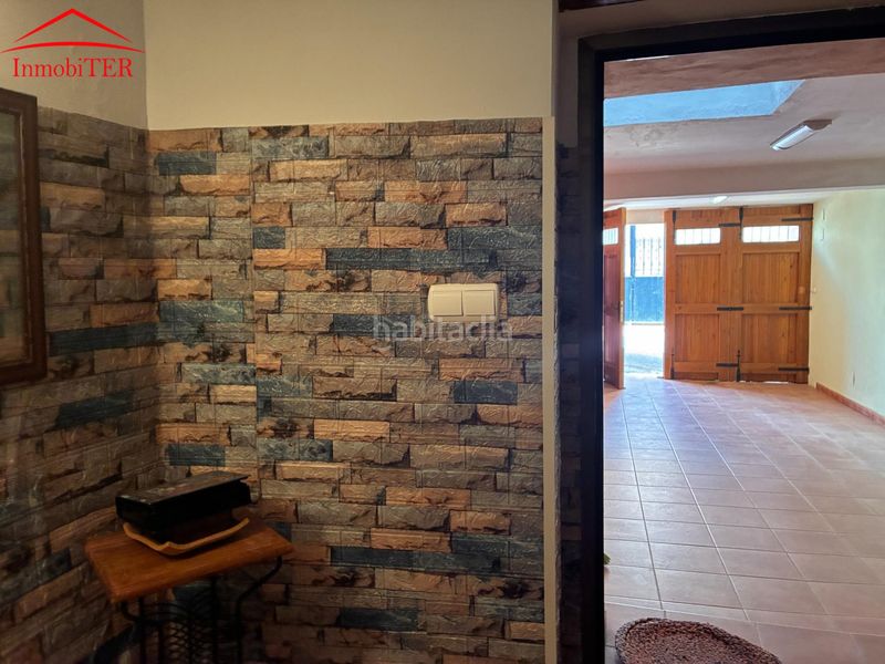 Foto a307f869-3fc1-46c0-adf3-b5ba73d4ecea. Casa amb calefacció aparcament a Alfambra