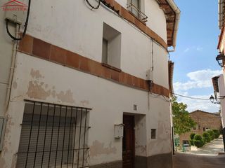 Casa en Cascante del R�o. Casa de pueblo para reformar con vistas a la monta�a en cascante