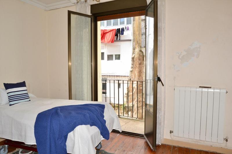 Foto b3969bfc-77c1-4c2e-8c7b-b1a058459d2d. Flat with heating in Casco Antiguo Pamplona / Iruña