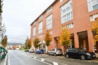 Piso  Calle concejo de olaz. Amplia vivienda de tres dormitorios en mendillorri