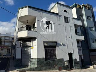 Edifici  N/a. Edificio de uso residencial, con locales y plazas de garaje