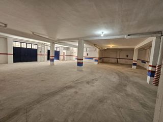 Geschäftsraum in San Bernardo. Fabuloso local junto avda de villamayor, actualmente garajes