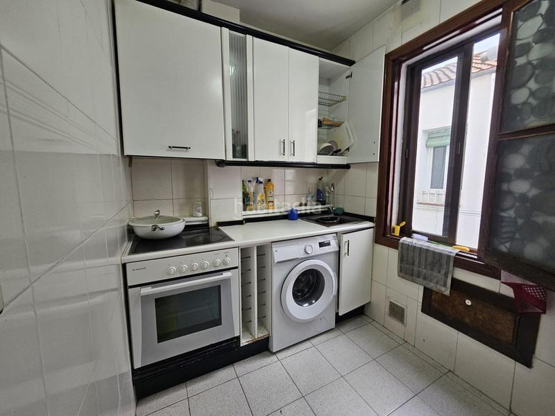 Foto dc11deea-be92-4425-8fe3-5e3f91584da0. Flat with heating in Carmelitas Salamanca