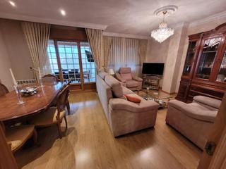 Maison jumelée  Calle de emilio salcedo. Espectacular chalet de esquina en vistahermosa en venta!!