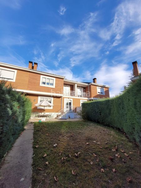 Foto 3be422d1-4dd8-4f65-b0c2-cf1e91ccfdde. Casa adossada amb calefacció aparcament piscina a Santa Marta de Tormes