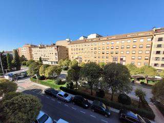 Appartement à Prosperidad - Delicias. Atencion, vivienda de 3 dormitorios al principio de san antonio