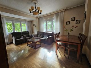 Pis a Chinchibarra. Junto plaza de madrid zona salesas 4 dormitorios, 2 baños y gara