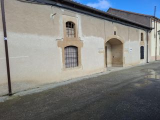 Casale in Orbada (La). Casa solariega de pueblo en la zona de la armuña, con corral, na